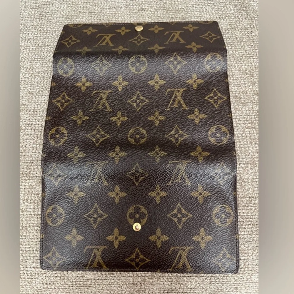 AUTHENTIC LV MONO SARAH WALLET - Picture 4 of 14